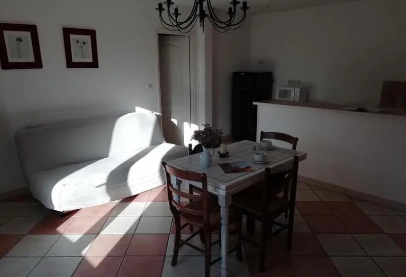 テラス付き１ベッドルームアパートメント, Chambres D'hôtes Edoniaa