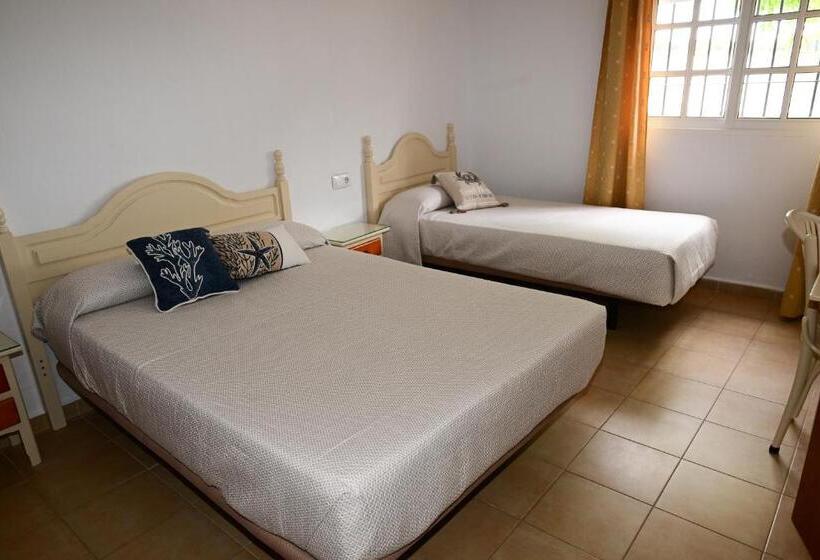 اتاق استاندارد سه نفره, Hostal Los Rosales