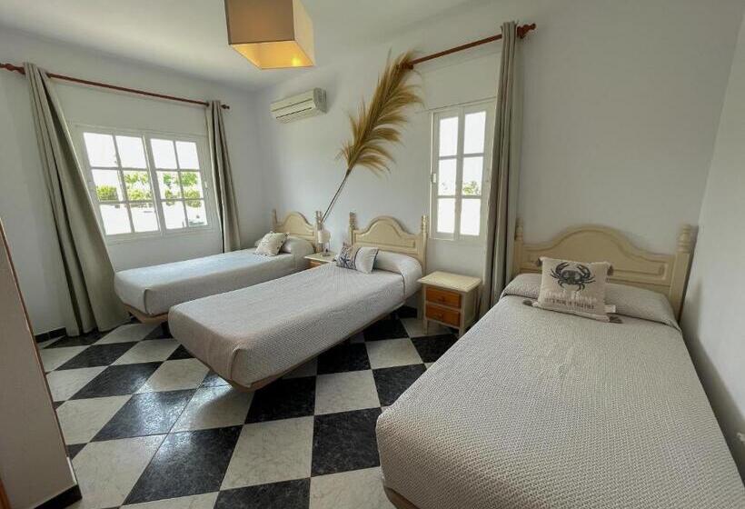 اتاق استاندارد سه نفره, Hostal Los Rosales