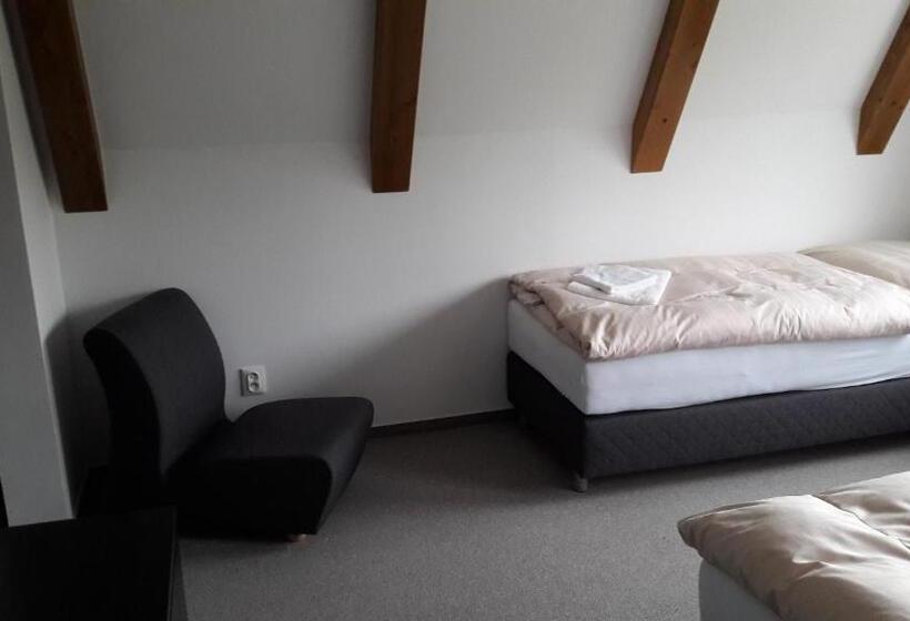 舒适三人间, Penzión Chata Valaška