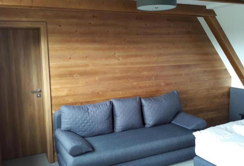 舒适三人间, Penzión Chata Valaška