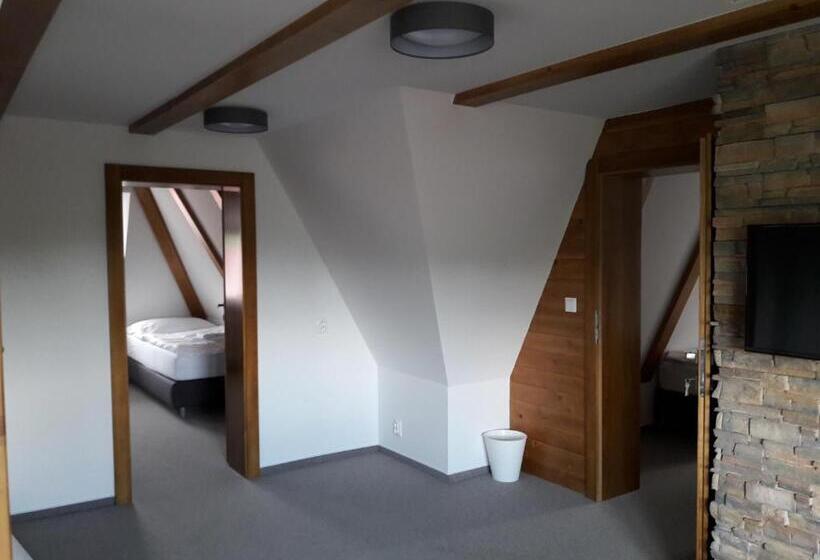 스탠다드 스튜디오, Penzión Chata Valaška