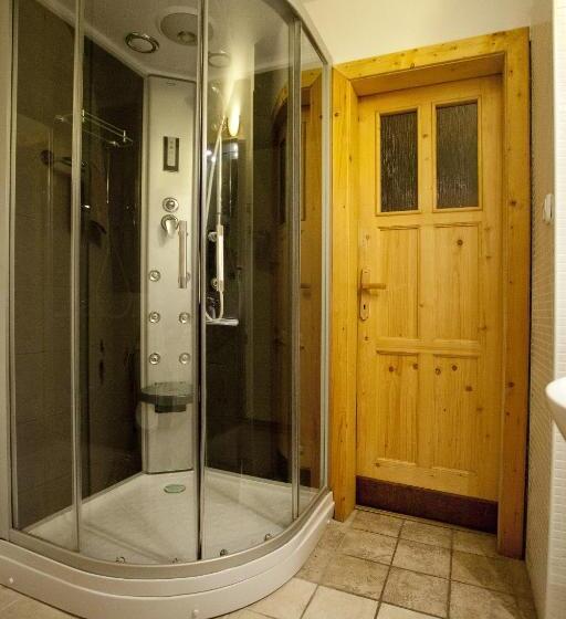 غرفة قياسية ثلاثية, Penzión Koliba