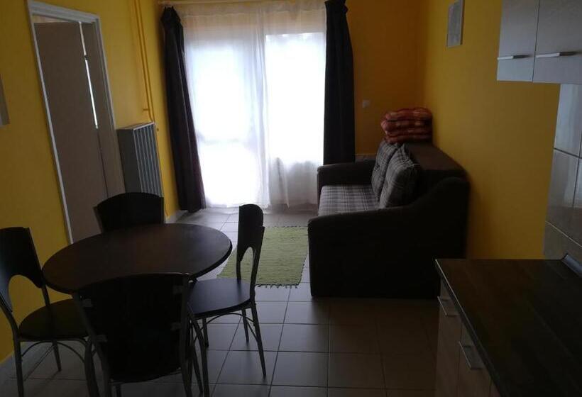 스탠다드 스튜디오, Tarr Tímea Apartmanok