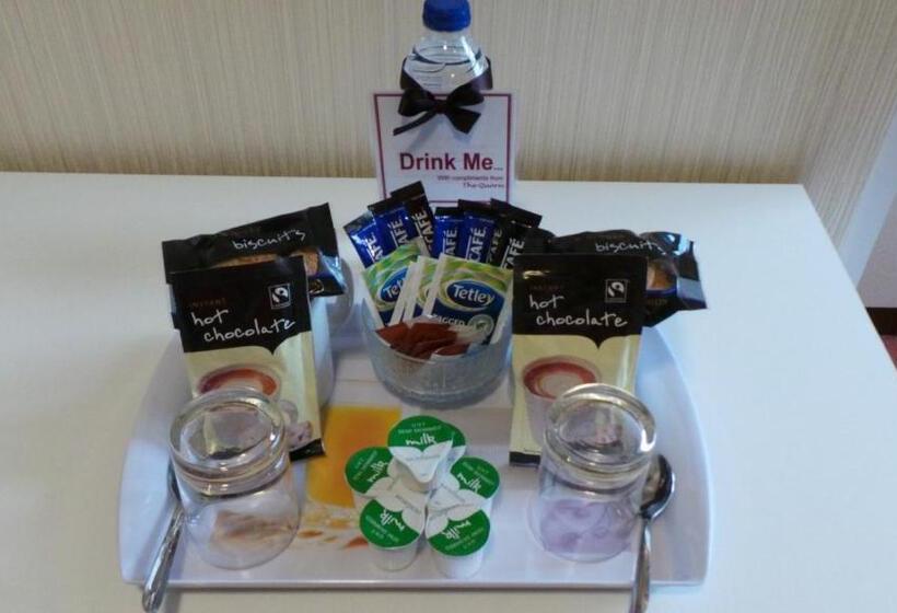 家庭海景房, The Quorn