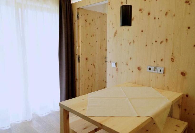 Апартаменты 1 Спальня, Residence Larciunei