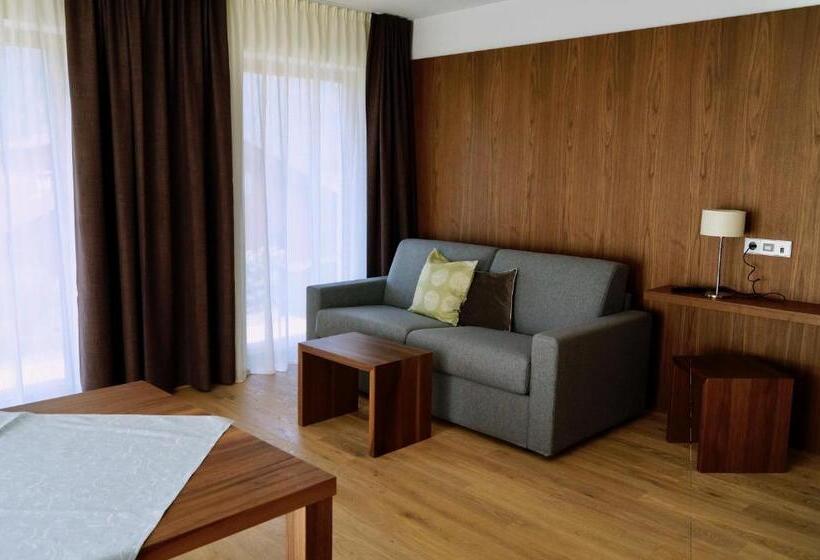 Апартаменты 1 Спальня Вид на Сад, Residence Larciunei