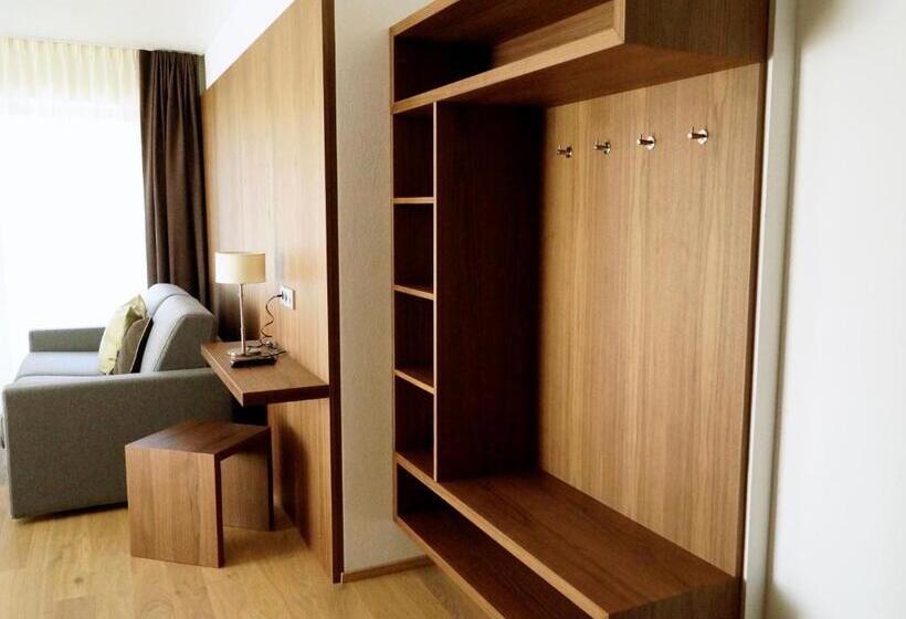 Апартаменты 1 Спальня Вид на Сад, Residence Larciunei