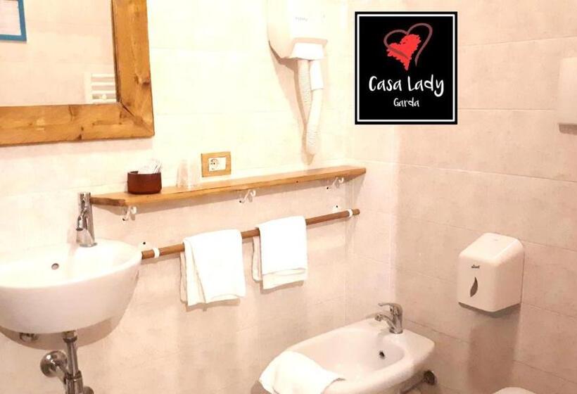 컴포트 룸, Casa Lady