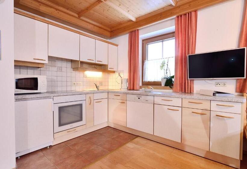 דירת שני חדרים עם מרפת, Hattlerhof