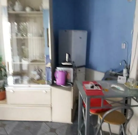 آپارتمان 1 خوابه, Fehér Hintó