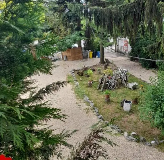 اتاق استاندارد با بالکن, Fehér Hintó