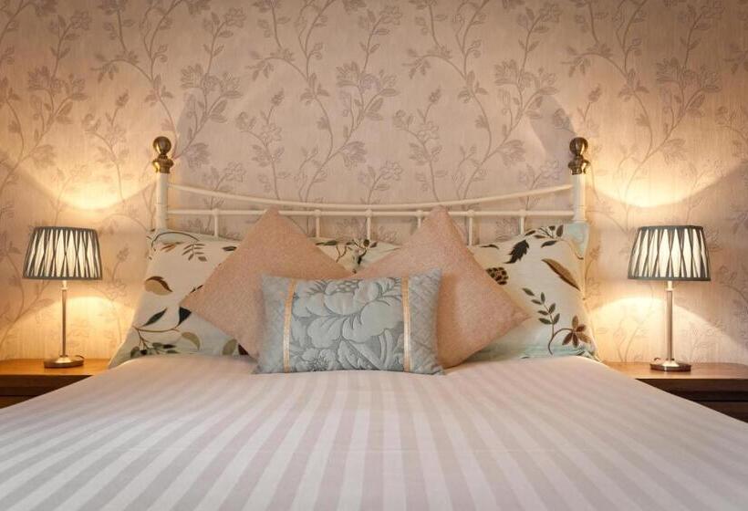 스탠다드 룸, Leonards Field House