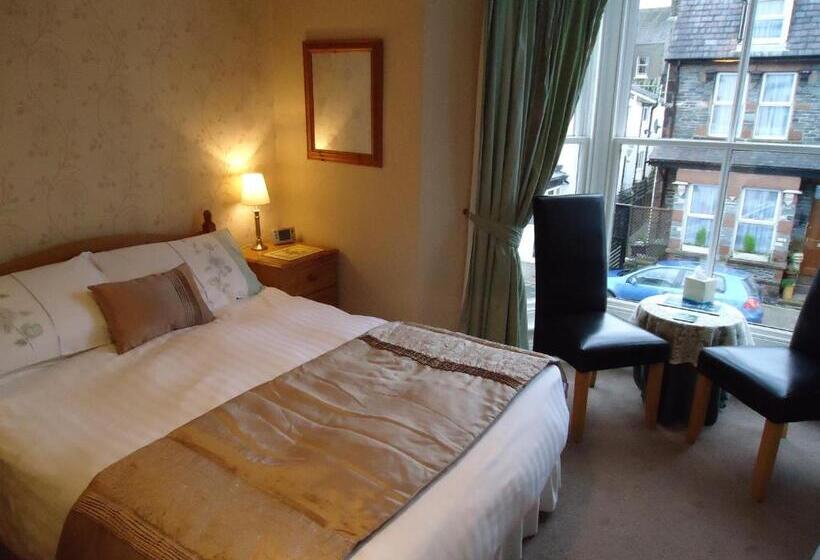 Номер Deluxe, Leonards Field House