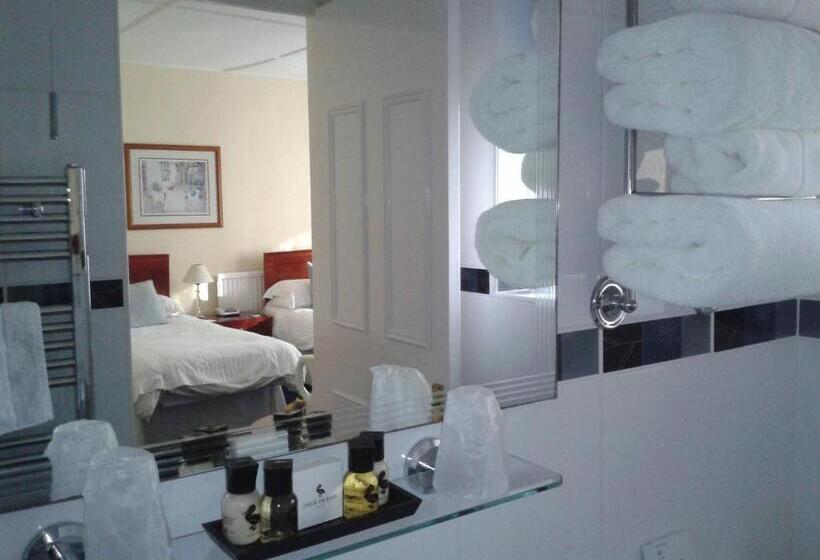 غرفة قياسية مطلّة علي البحر, The Burleigh