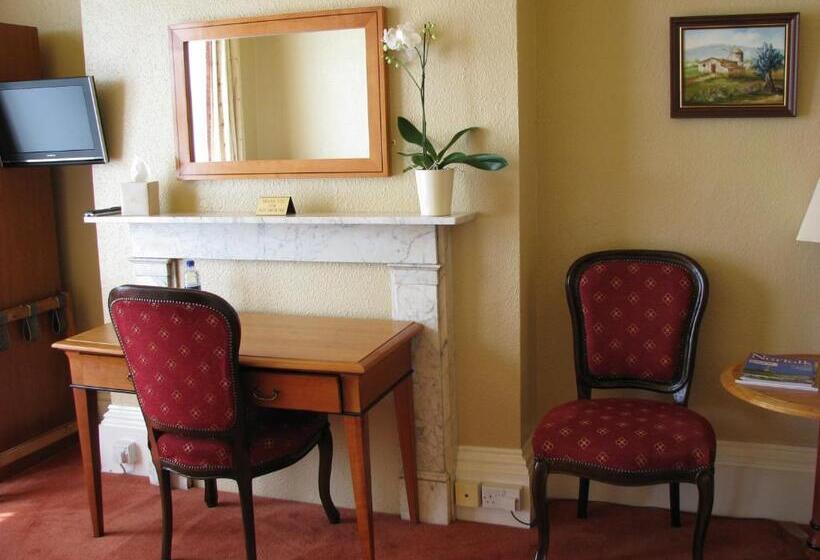 غرفة قياسية مطلّة علي البحر, The Burleigh