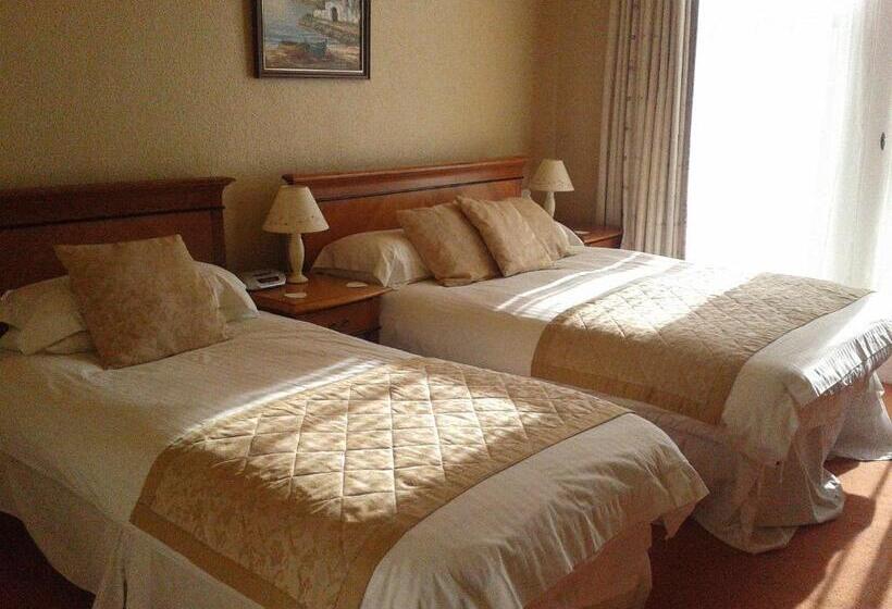 غرفة قياسية مطلّة علي البحر, The Burleigh