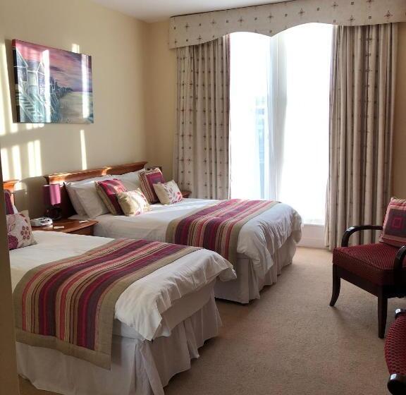 غرفة قياسية مطلّة علي البحر, The Burleigh