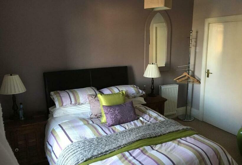 Номер Стандарт, The Clytha Arms