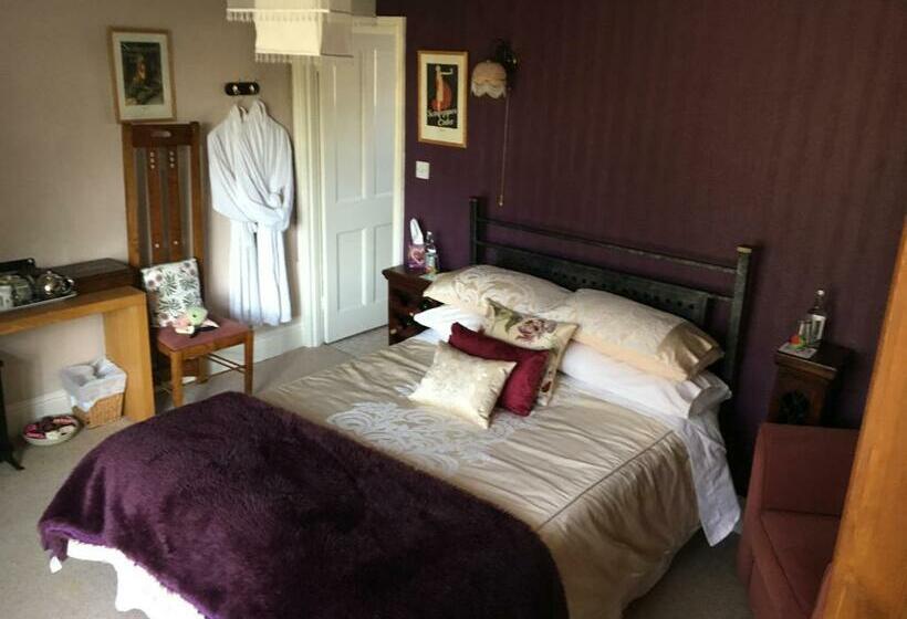 Номер Стандарт, The Clytha Arms