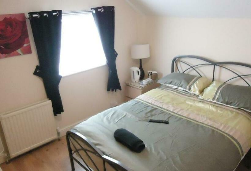 스탠다드 룸, The Golden Lion