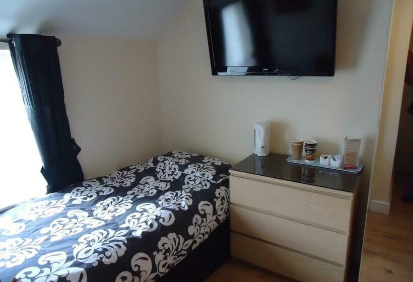 스탠다드 룸, The Golden Lion