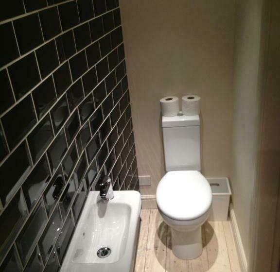 스탠다드 룸, The Golden Lion