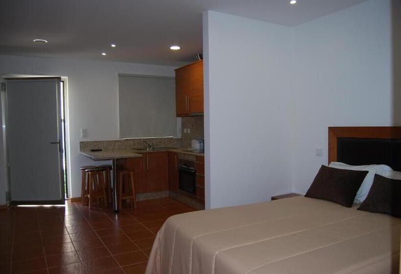 스탠다드 스튜디오, Curral De L Tiu Pino