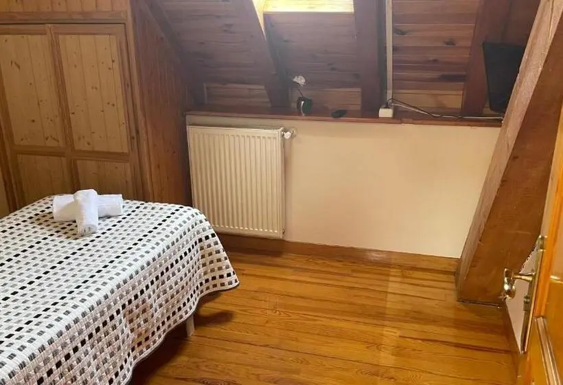 Standard Yhden Hengen Huone, Hostal Ezkaurre