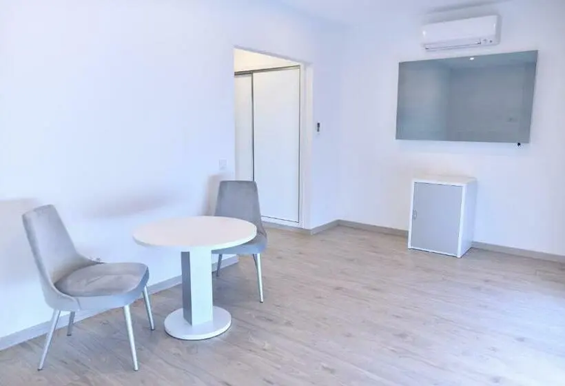 Juniorsviitti, Quinta Solar Da Portela