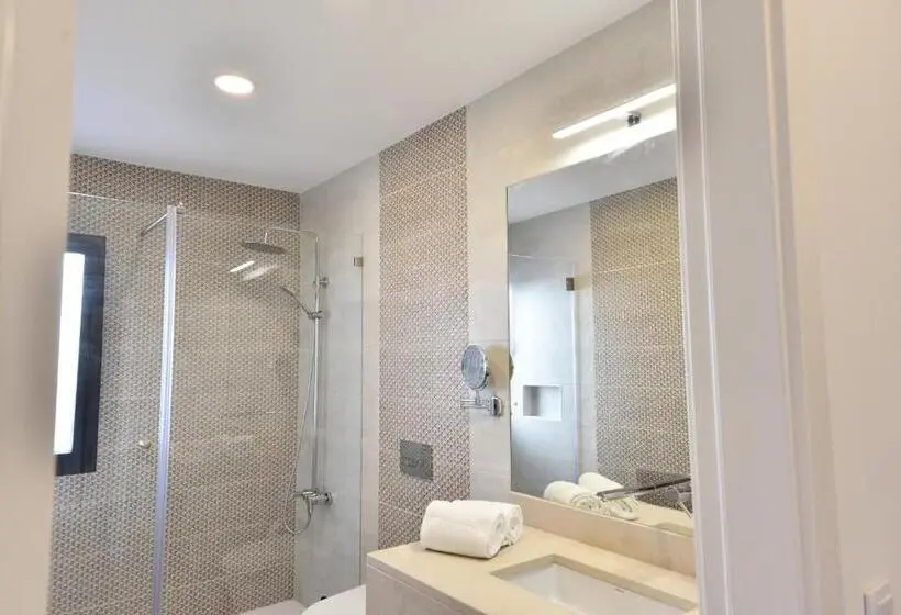 Juniorsviitti, Quinta Solar Da Portela