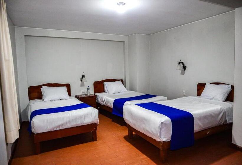 スタンダード4人部屋, Sideral Oficial