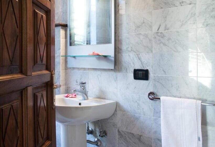 1 Bedroom Apartment Lake View, L'antico Borgo