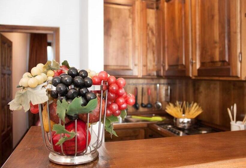 1 Bedroom Apartment Lake View, L'antico Borgo