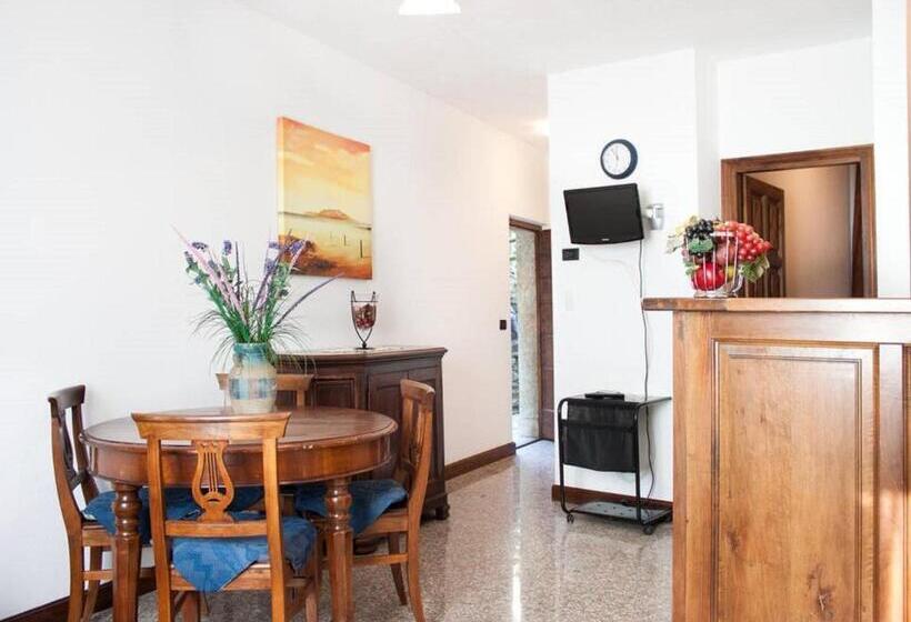 1 Bedroom Apartment Lake View, L'antico Borgo