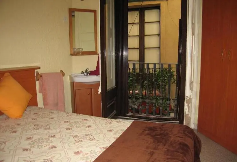 Chambre Standard Individuelle Salle de Bains Commune, Pensión Colmenero