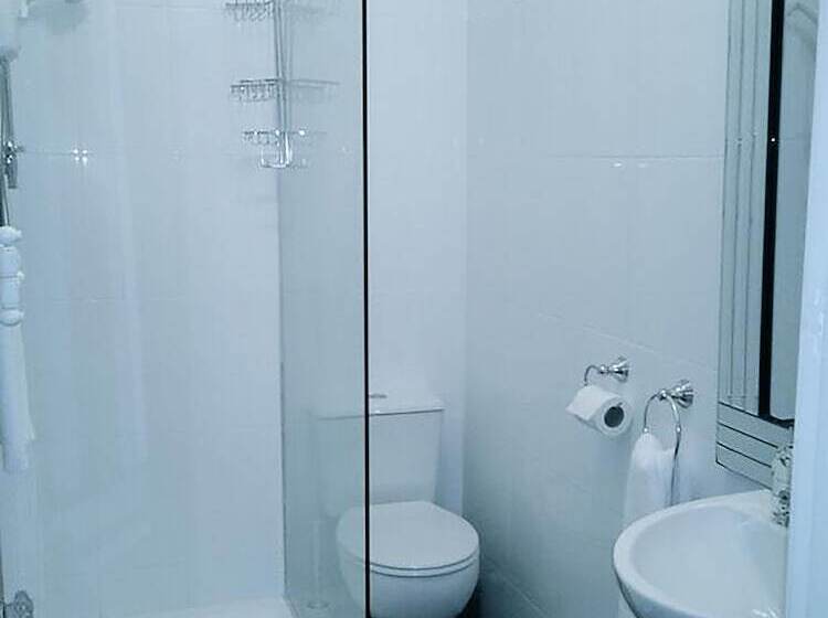 スタンダードルーム, Cornerstones Guest House