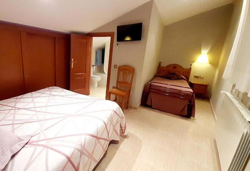 غرفة قياسية ثلاثية, Hostal Casa Castro