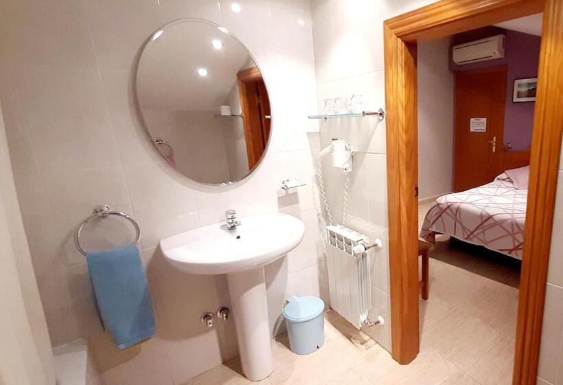 Номер Стандарт Трехместный, Hostal Casa Castro