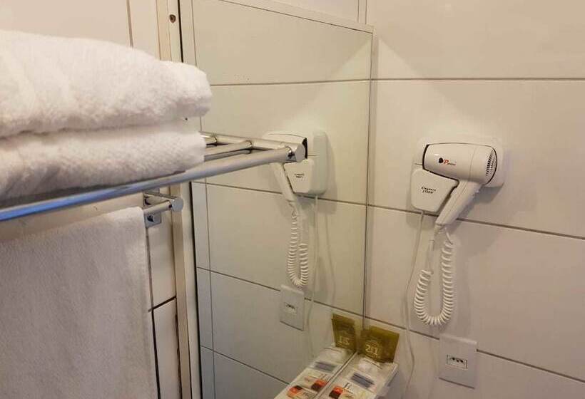 Standard Kolmen Hengen Huone, Tulipa