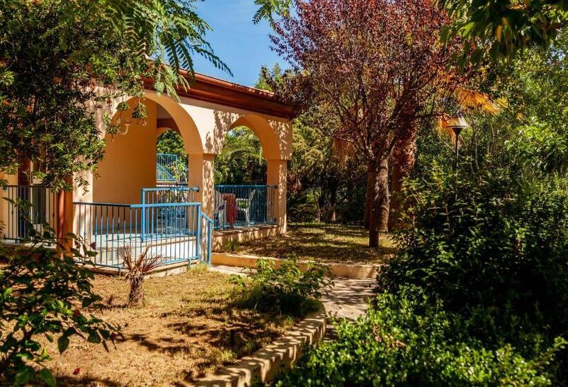 דירת חדר בקומת קרקע, Mare Azzurro