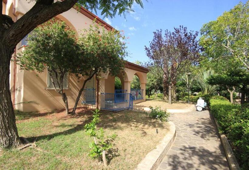 דירת חדר בקומת קרקע, Mare Azzurro