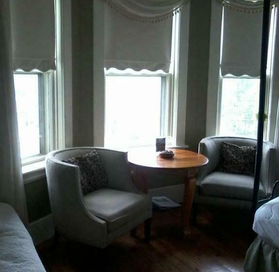 标准间, Awakenings Inn