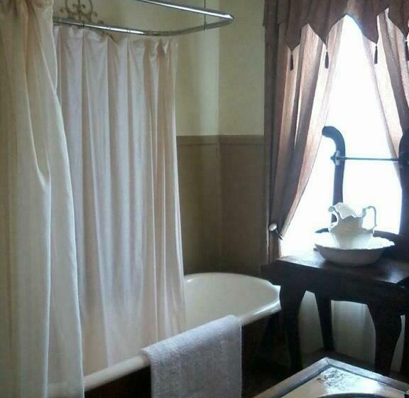 标准间, Awakenings Inn