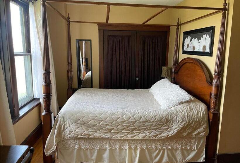 标准间, Awakenings Inn