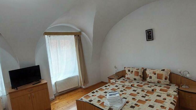 اتاق لوکس سه تخته, Casa Merisor