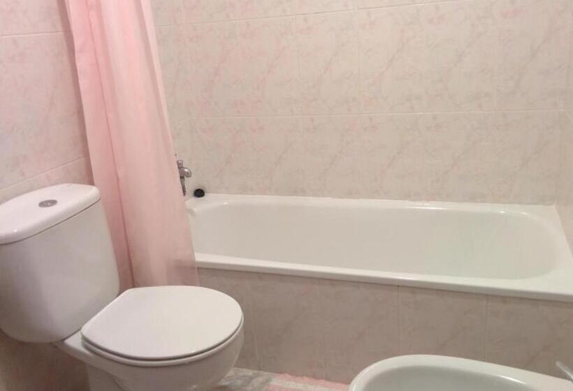 اتاق استاندارد سه نفره, Pensión Egea Ii