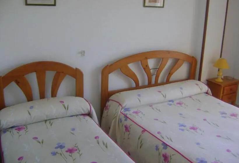اتاق استاندارد سه نفره, Pensión Egea Ii