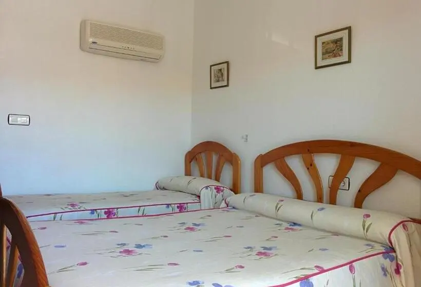 اتاق استاندارد سه نفره, Pensión Egea Ii