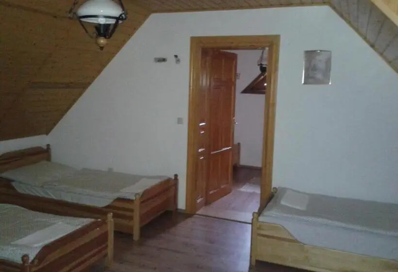 ファミリールーム, Nosztalgia Vendégház